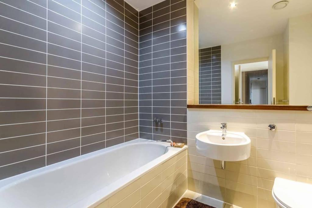 Luxurious Flat Sunny, Quiet, Design, Lift, Balcony Appartement Londen Buitenkant foto